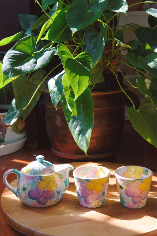 Yuzuriha Flower Pot and Teacups (Gift Box)