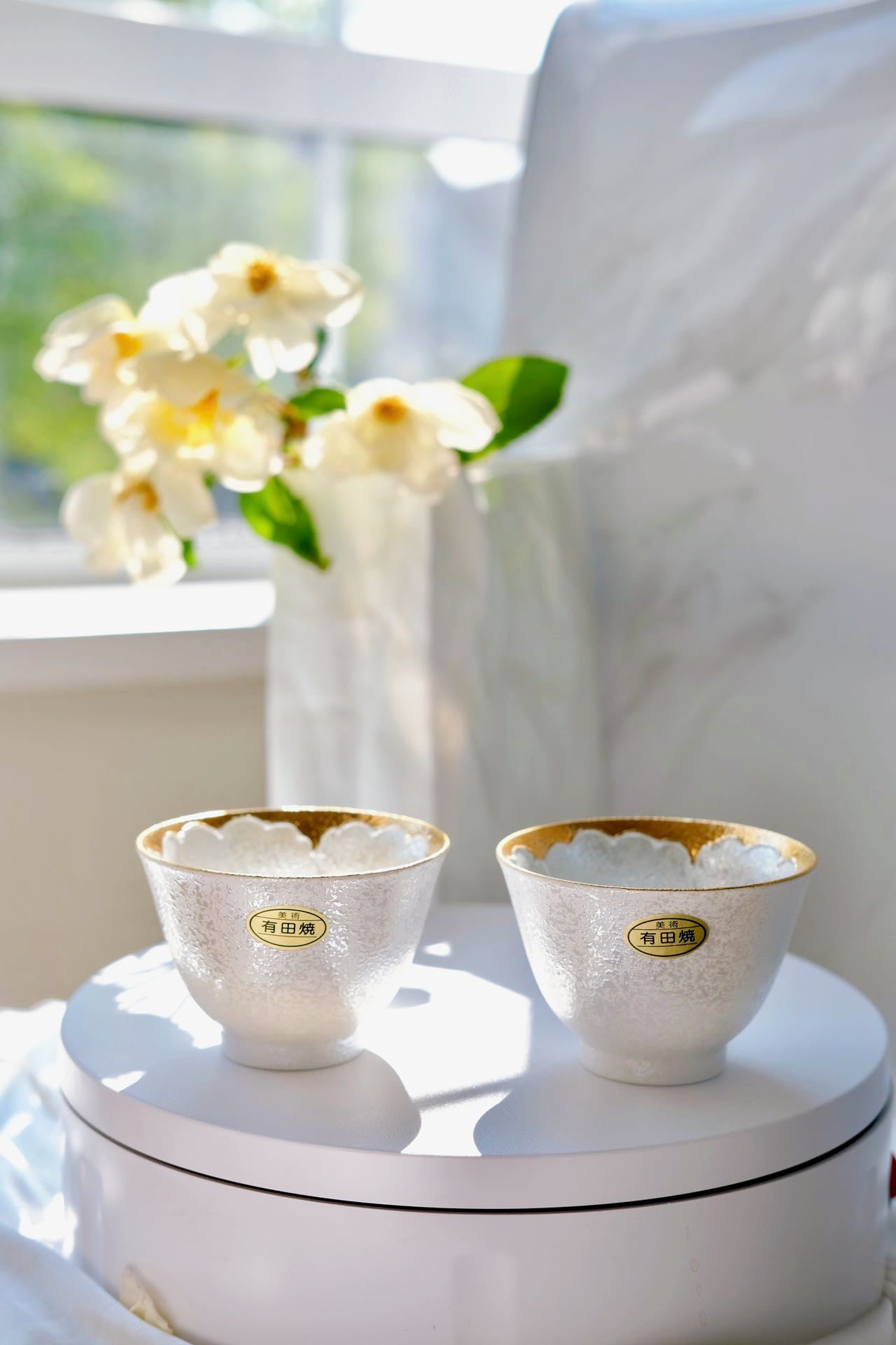 Arita hite Peony Teapot with Two Teacups (Gift Box)