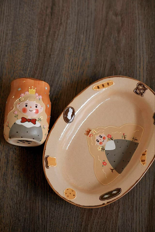 PiPi Girl Oval Plate in Creamy Chocolate Brown