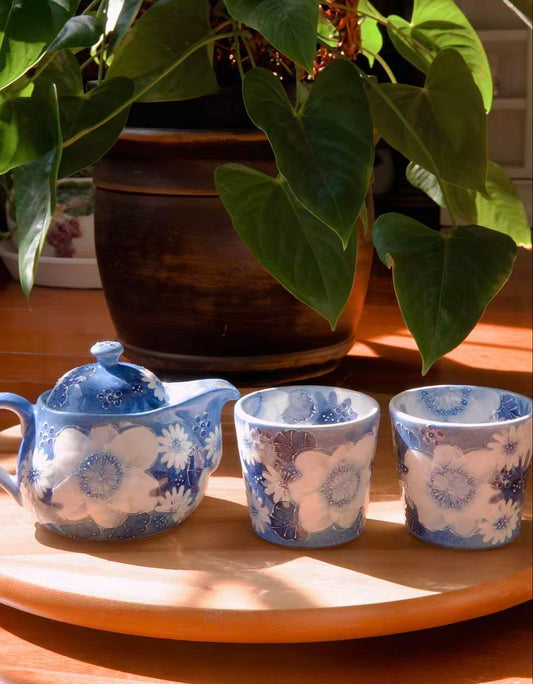 Yuzuriha Flower Pot and Teacups (Gift Box)