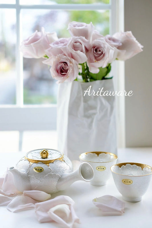 Arita hite Peony Teapot with Two Teacups (Gift Box)