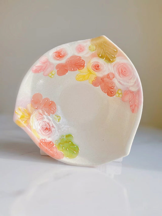 Yuzuriha Flower Scenery Noodle Bowl with Pink Roses
