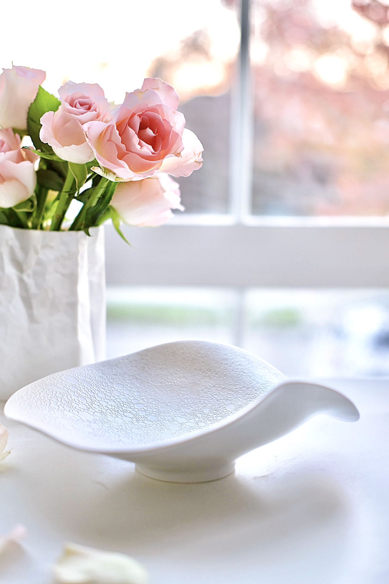 Arita Ware Foam Makeup Pearl White Kirby Bowl