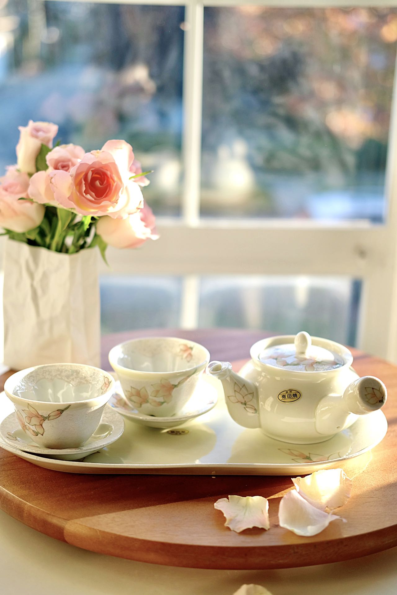 Arita Ware Raster Magnolia Teapot with Teacups