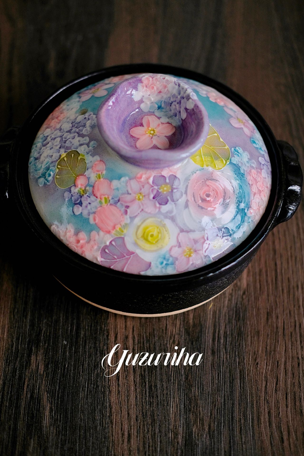 Yuzuriha Clay Rose Pot