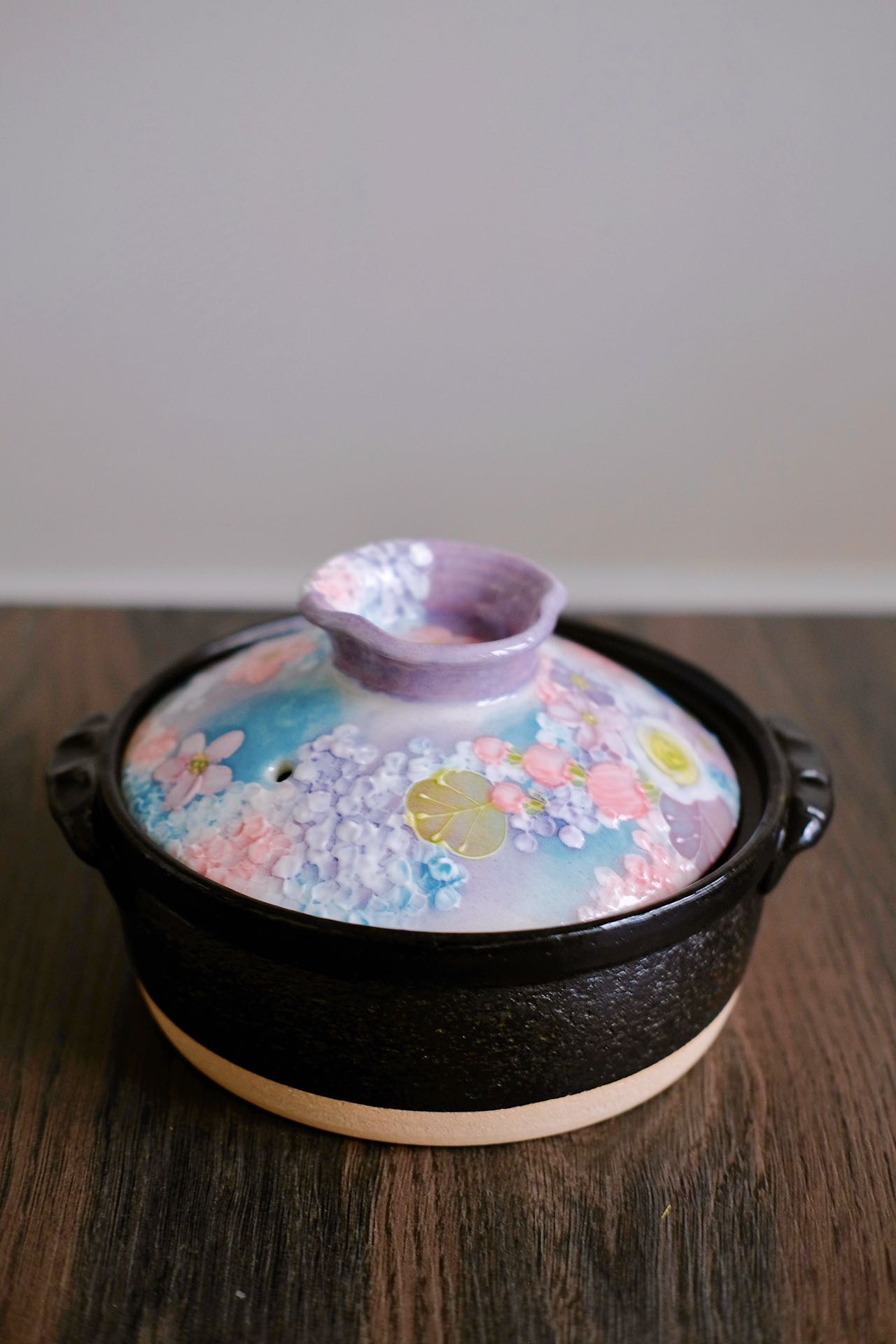 Yuzuriha Clay Rose Pot