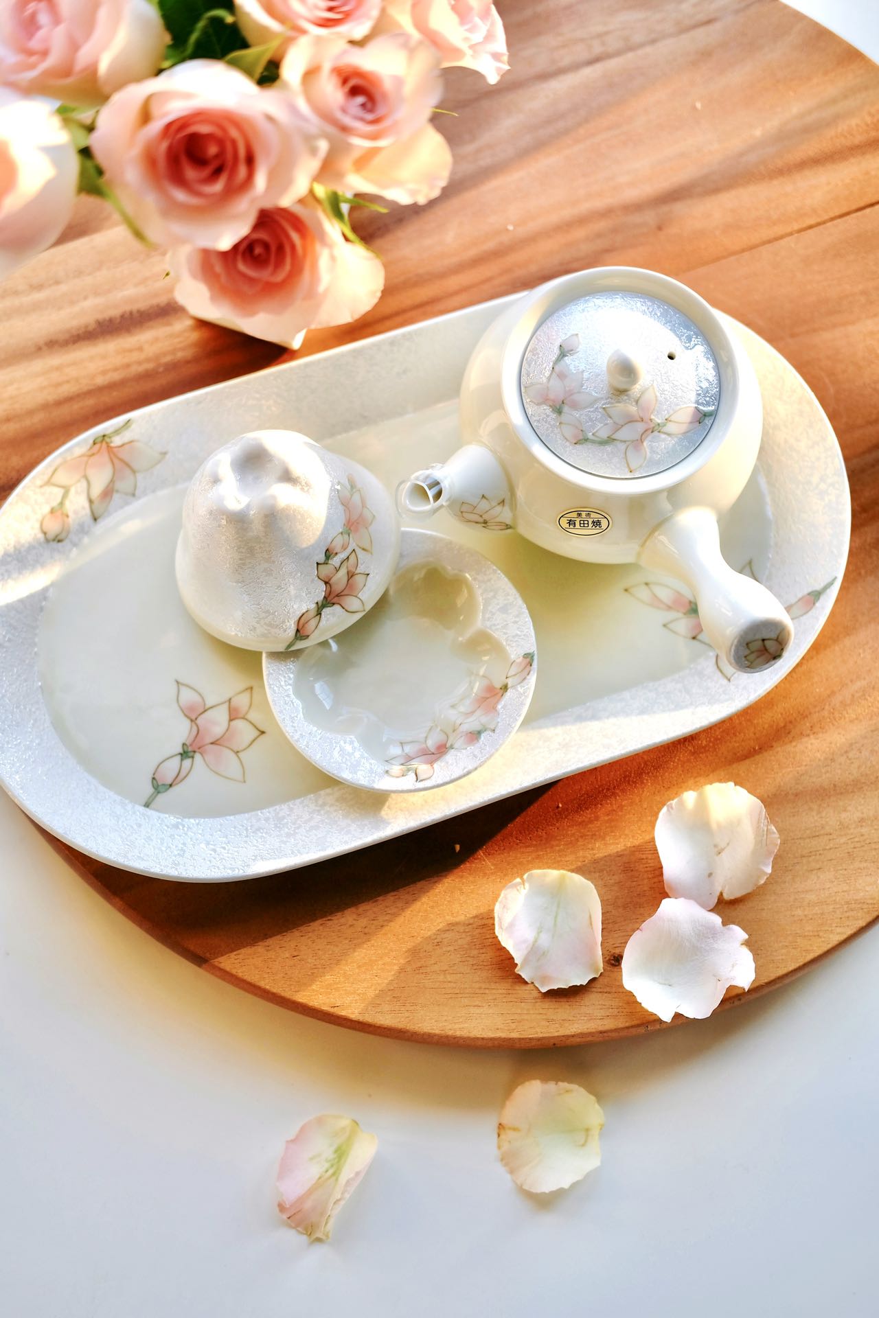 Arita Ware Raster Magnolia Teapot with Teacups