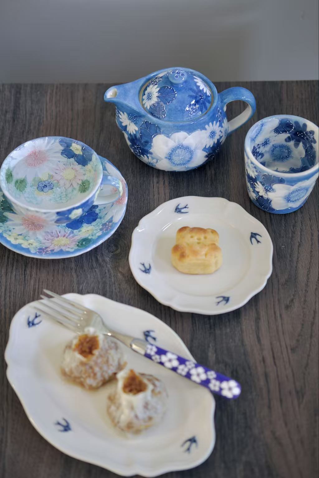 Yuzuriha Flower Pot and Teacups (Gift Box)
