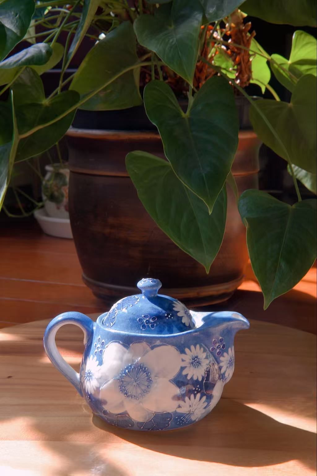 Yuzuriha Flower Pot and Teacups (Gift Box)