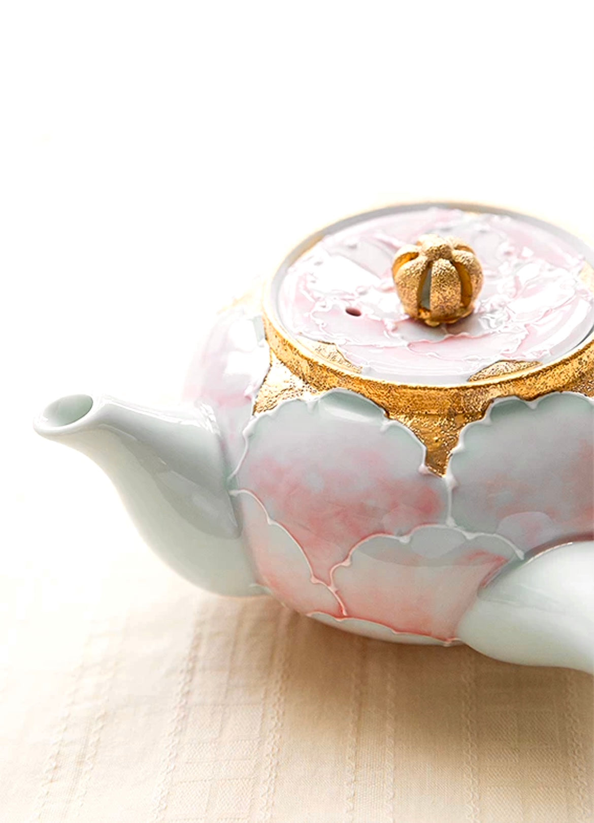 Arita Peony Teapot with Two Teacups (Gift Box)Pink