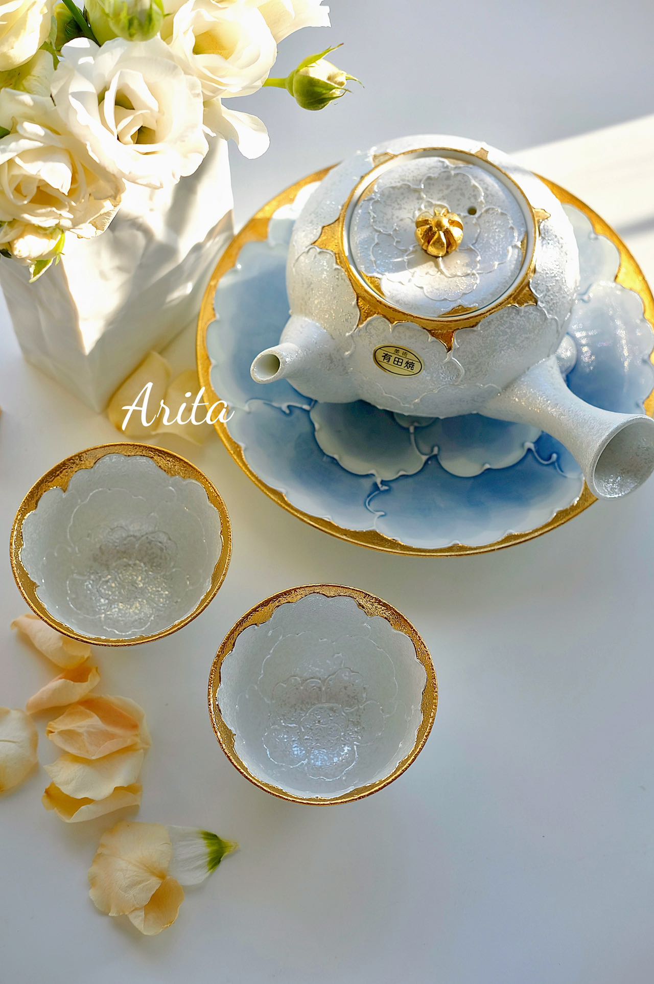 Arita hite Peony Teapot with Two Teacups (Gift Box）