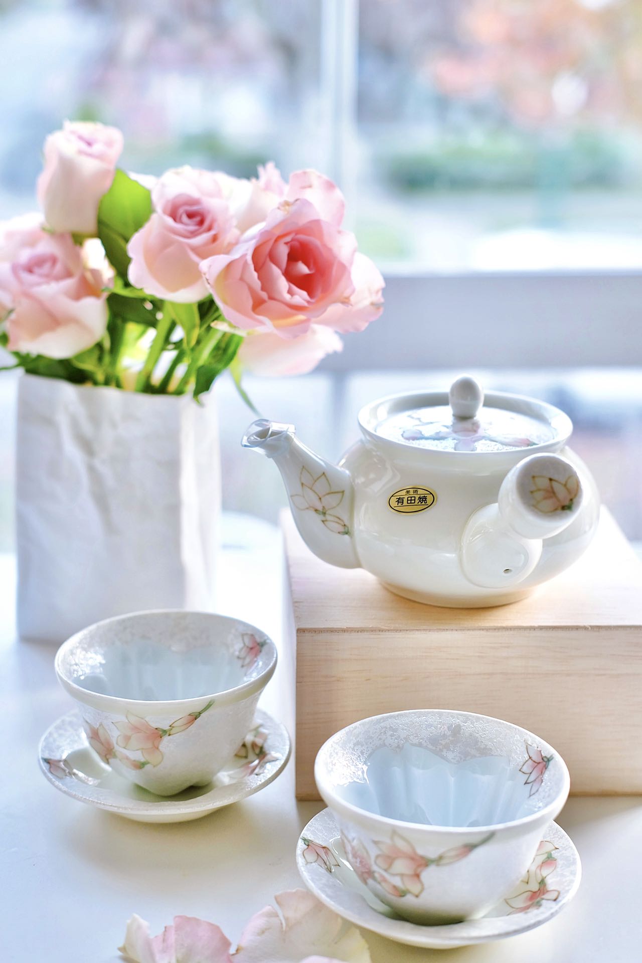 Arita Ware Raster Magnolia Teapot with Teacups