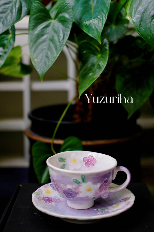 Yuzuriha Flower Coffee Mug with flowers