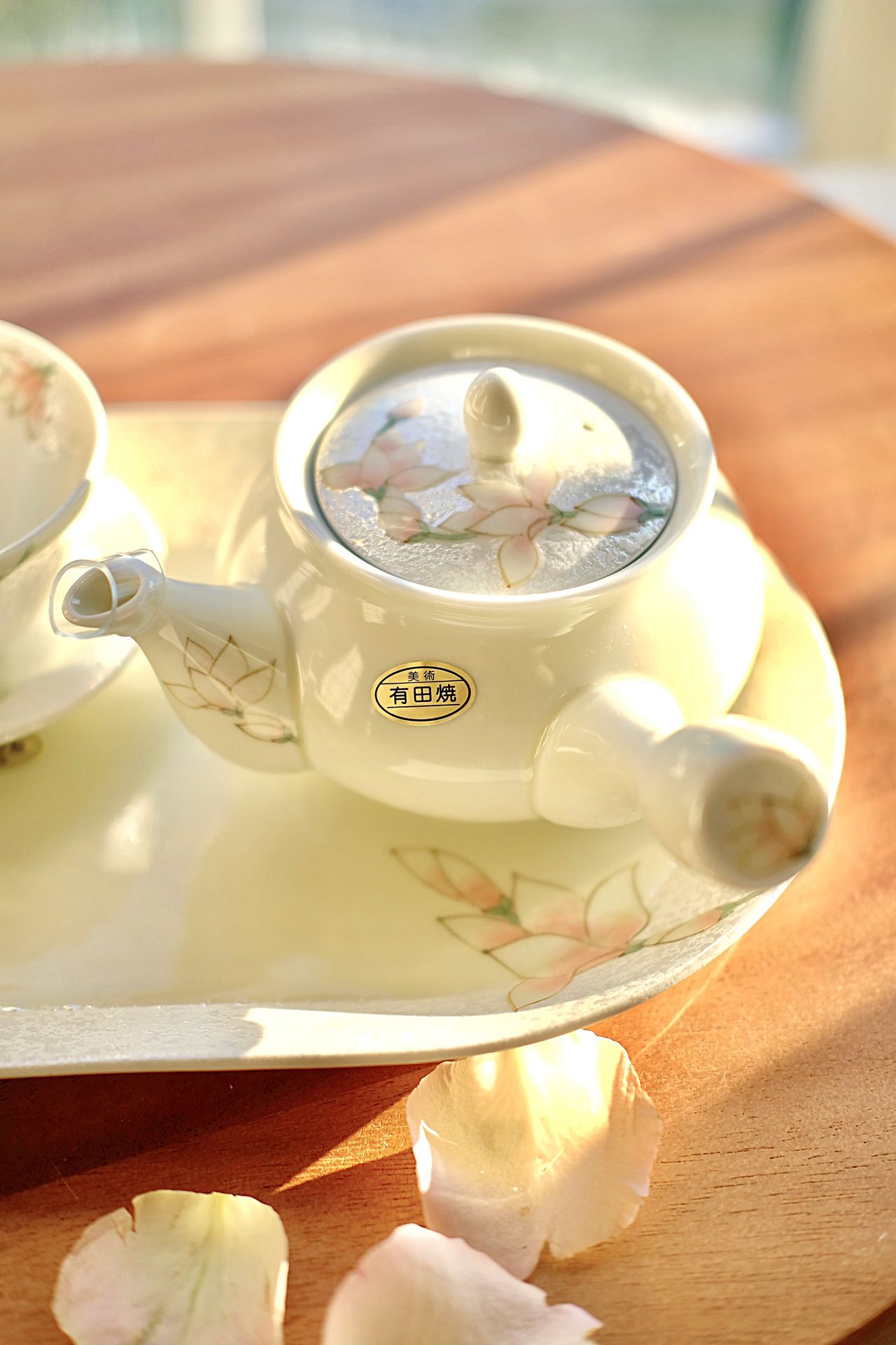 Arita Ware Raster Magnolia Teapot with Teacups