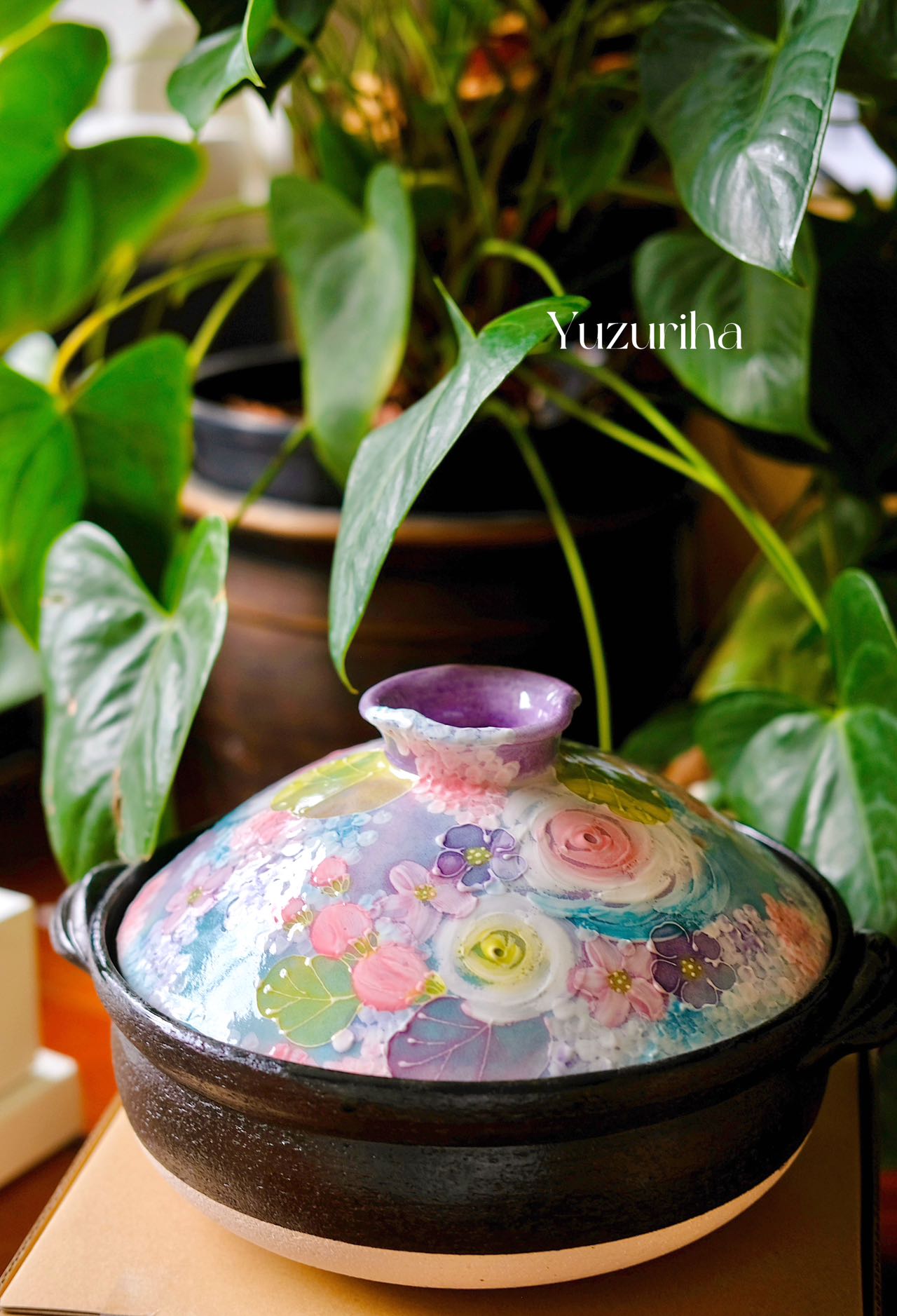 Yuzuriha Clay Rose Pot