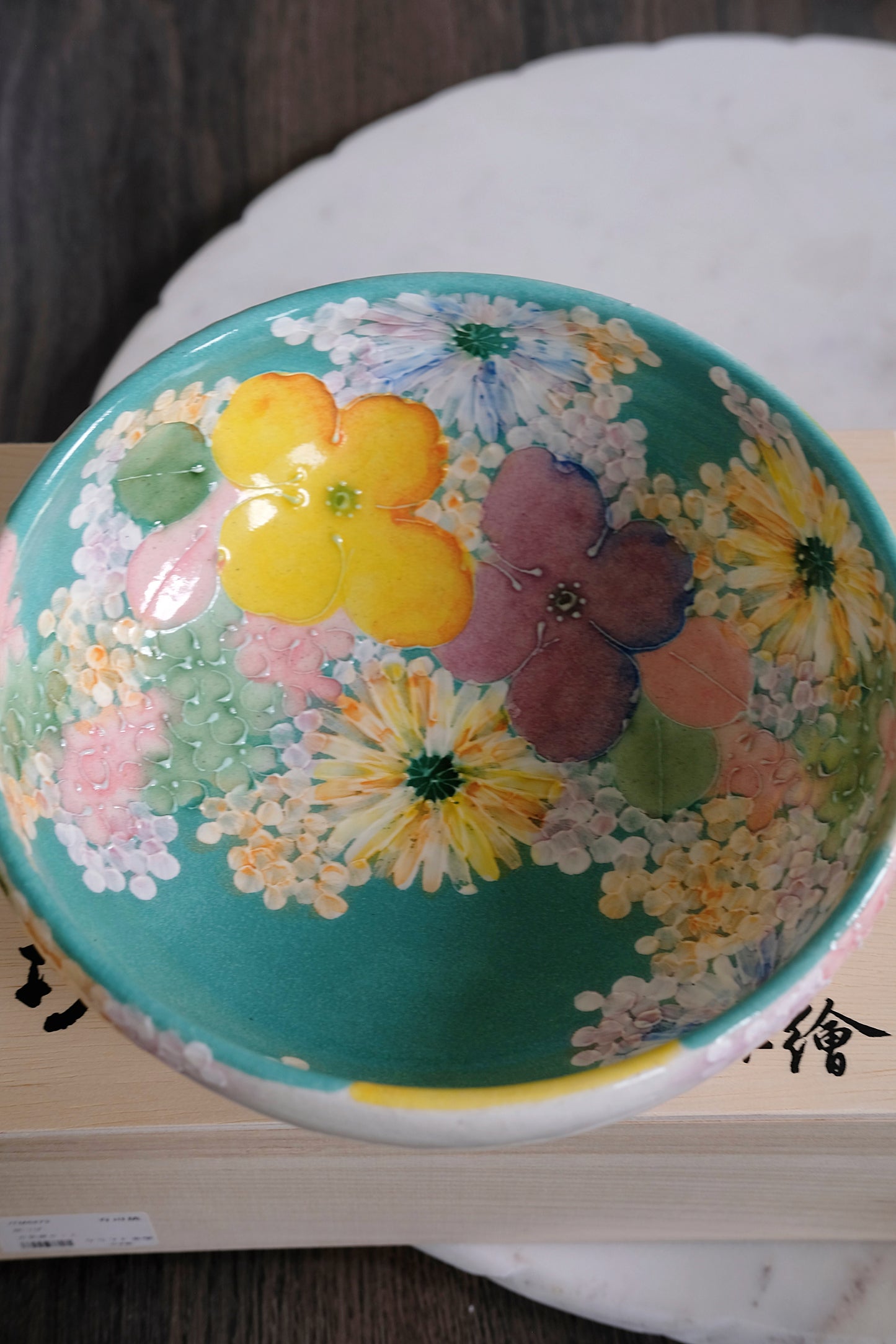 Yuzuriha Handmade Big Bowl in Green and Purple Flower