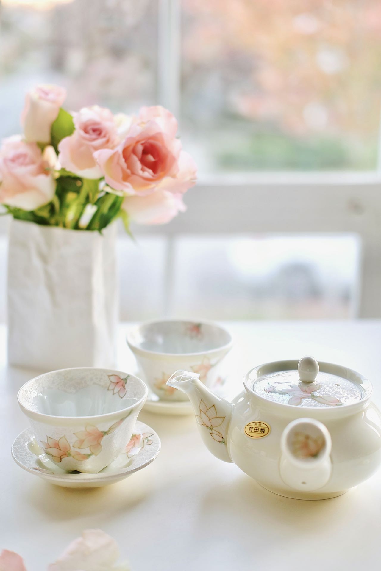 Arita Ware Raster Magnolia Teapot with Teacups