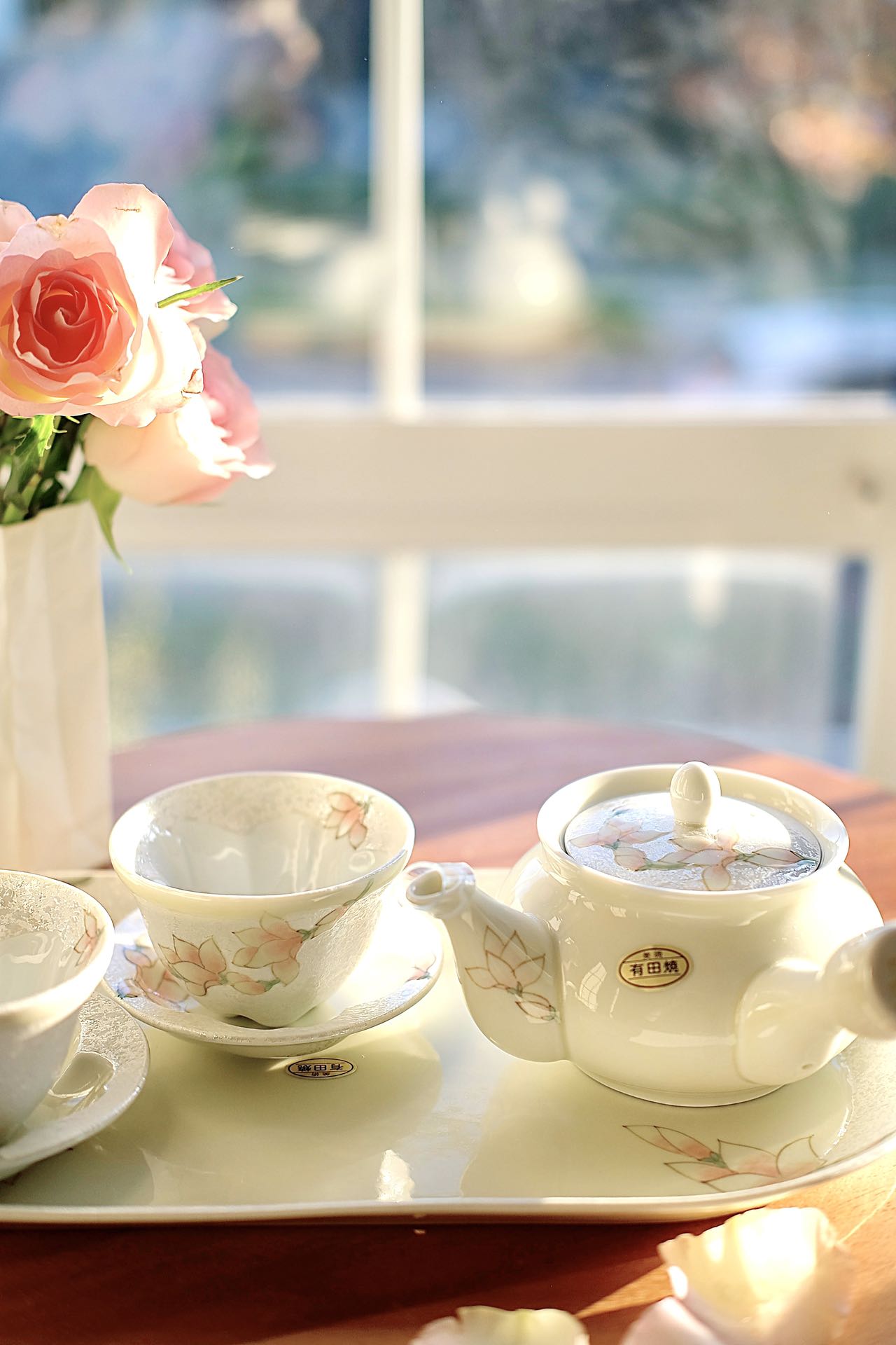 Arita Ware Raster Magnolia Teapot with Teacups