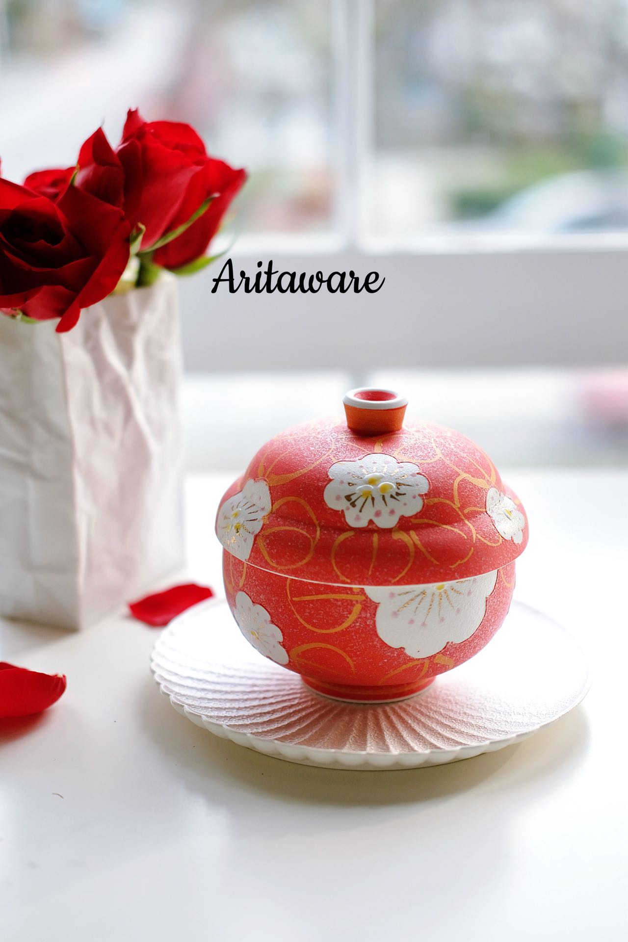 Arita Golden Sakura Bowl with Lid Gift Box