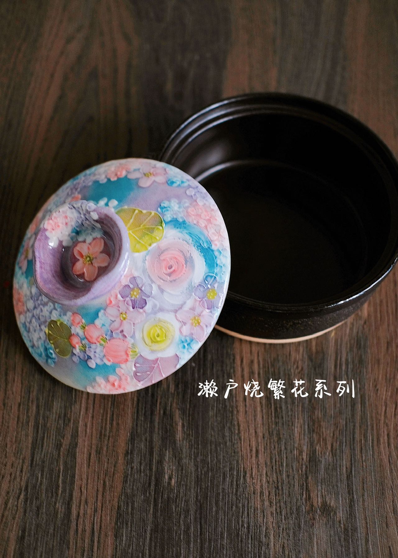 Yuzuriha Clay Rose Pot