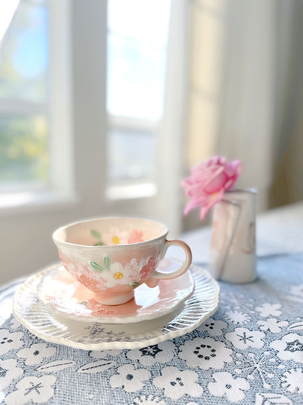 Yuzuriha Flower Coffee Mug with flowers