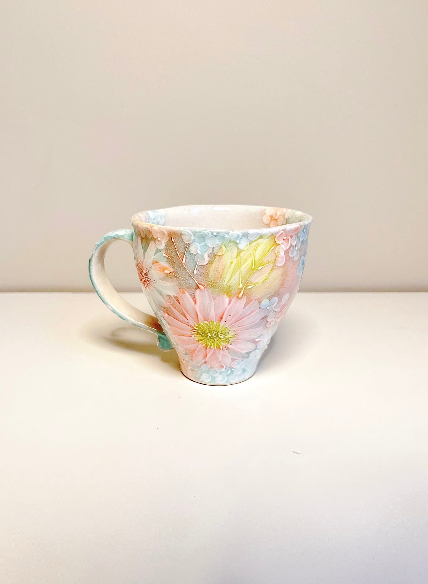 Yuzuriha Flower Mug (Gift Box)