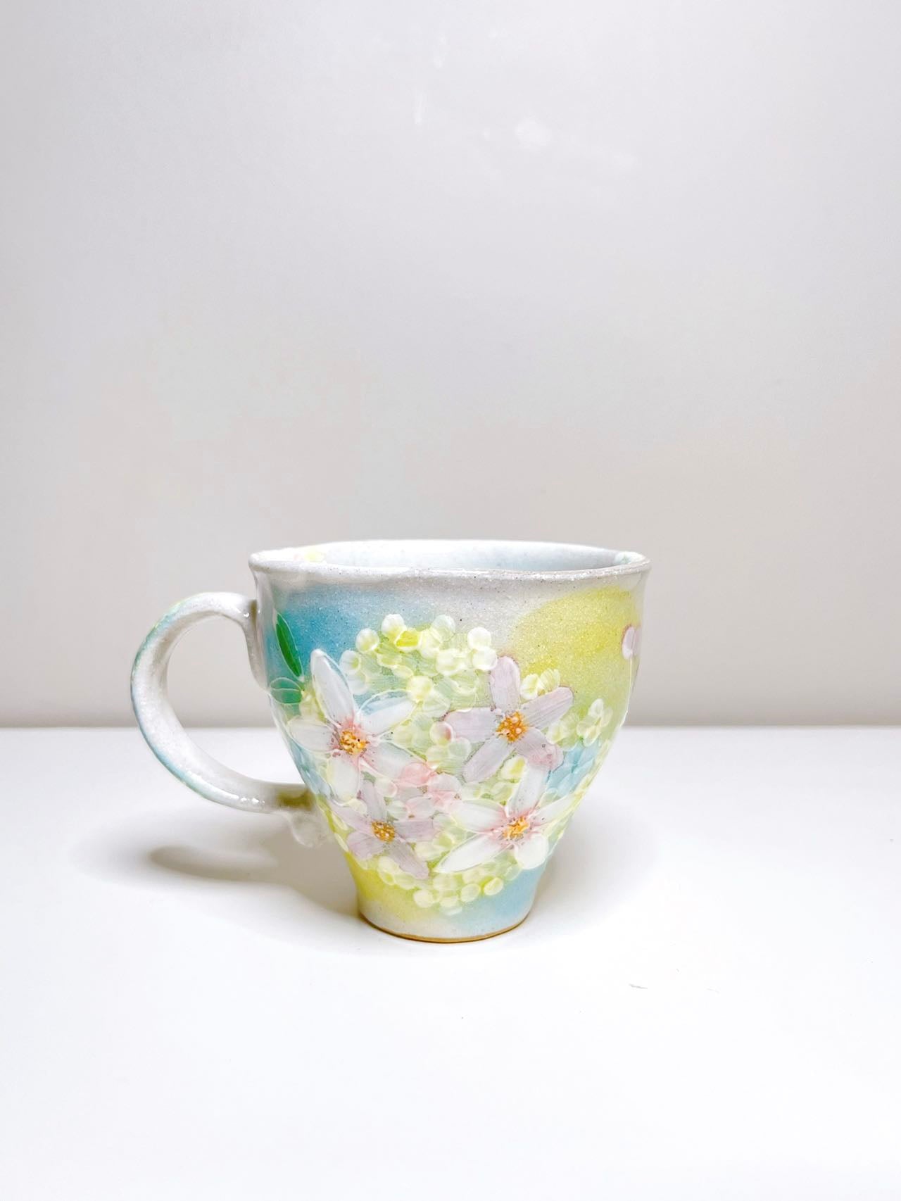 Yuzuriha Flower Mug (Gift Box)