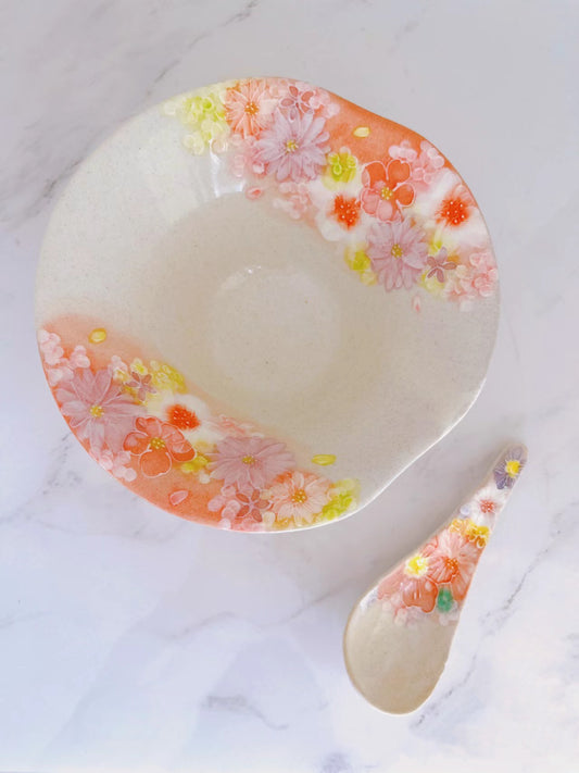 Yuzuriha Flower Scenery Noodle Bowl with Peachy Flowers