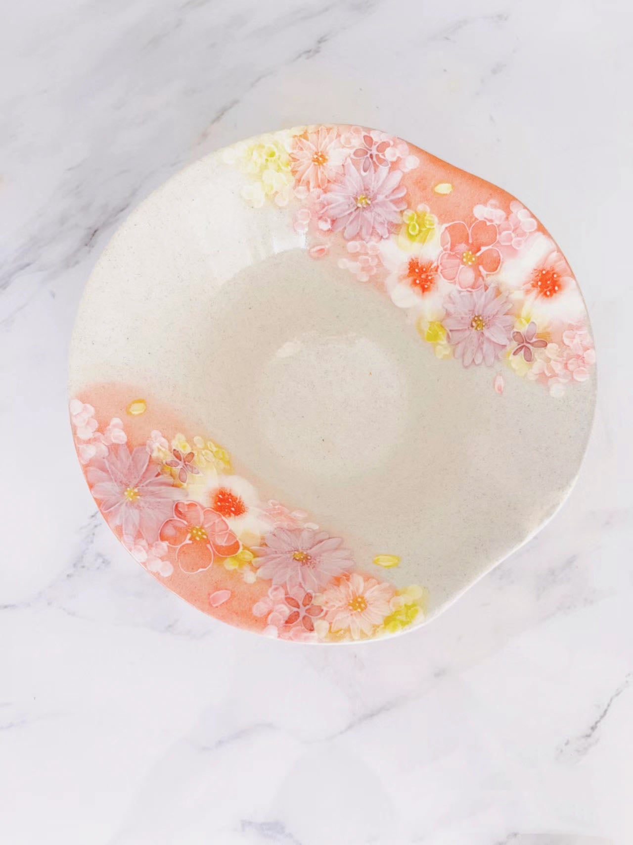 Yuzuriha Flower Scenery Noodle Bowl with Peachy Flowers