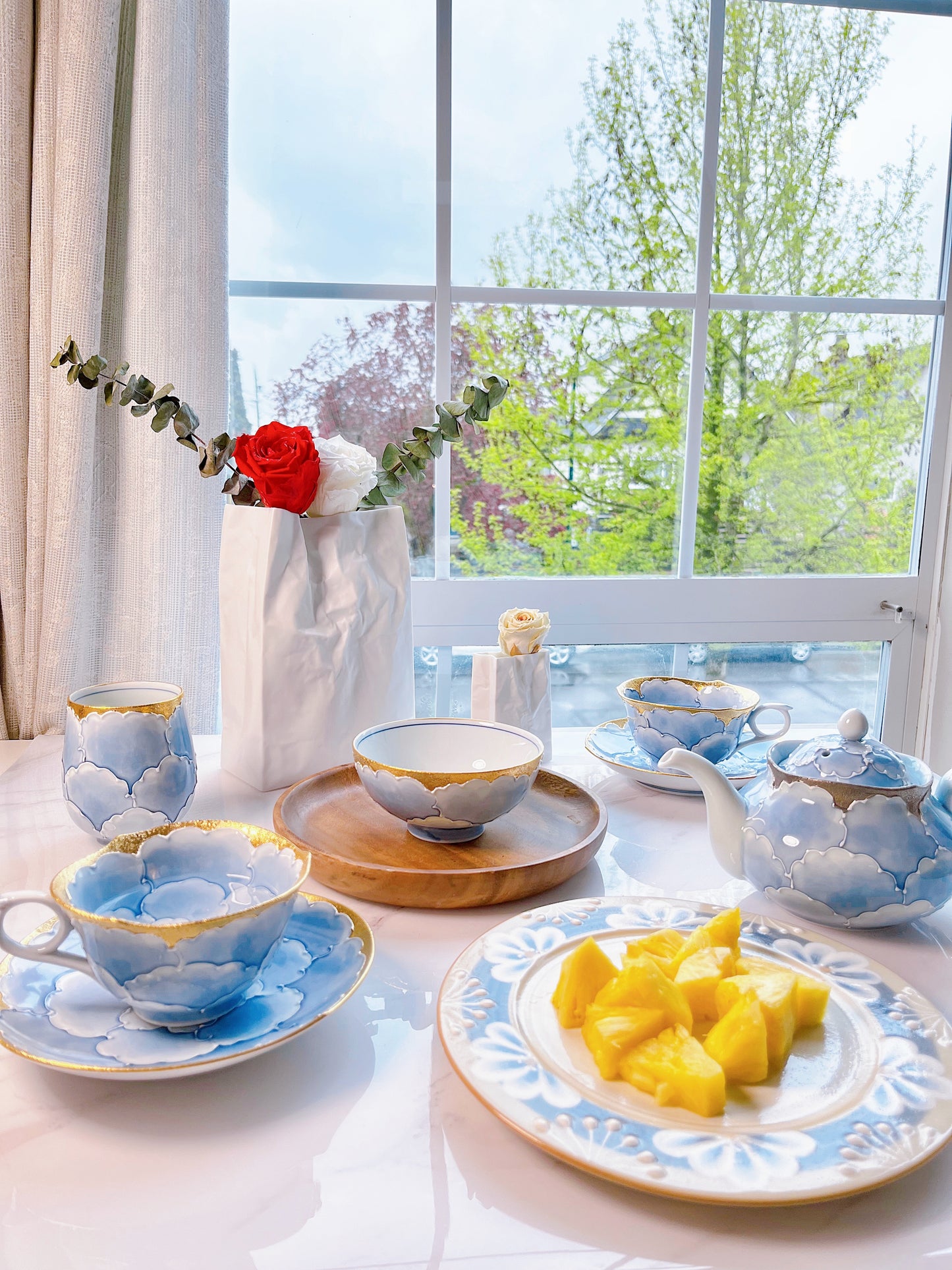 Aritayaki golden peony cups and saucers