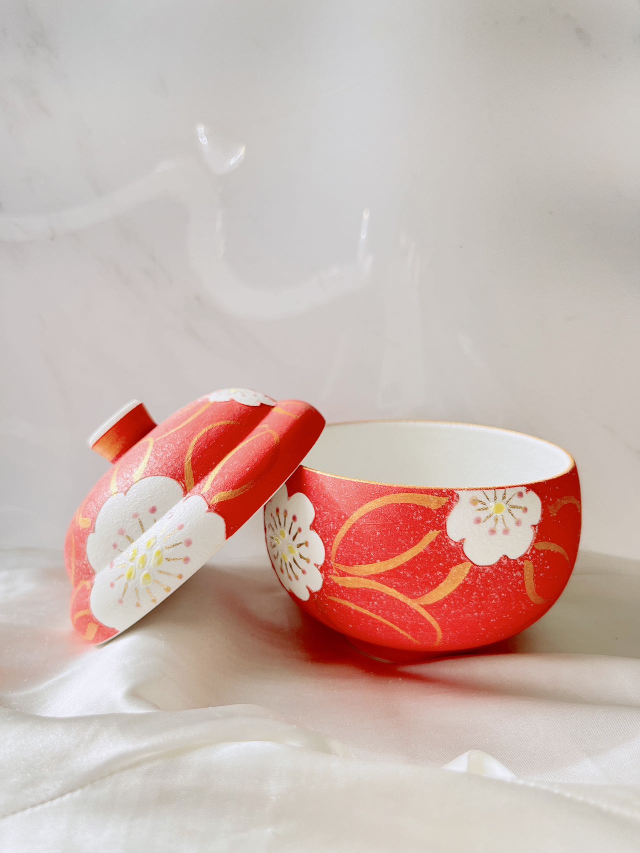 Arita Golden Sakura Bowl with Lid Gift Box