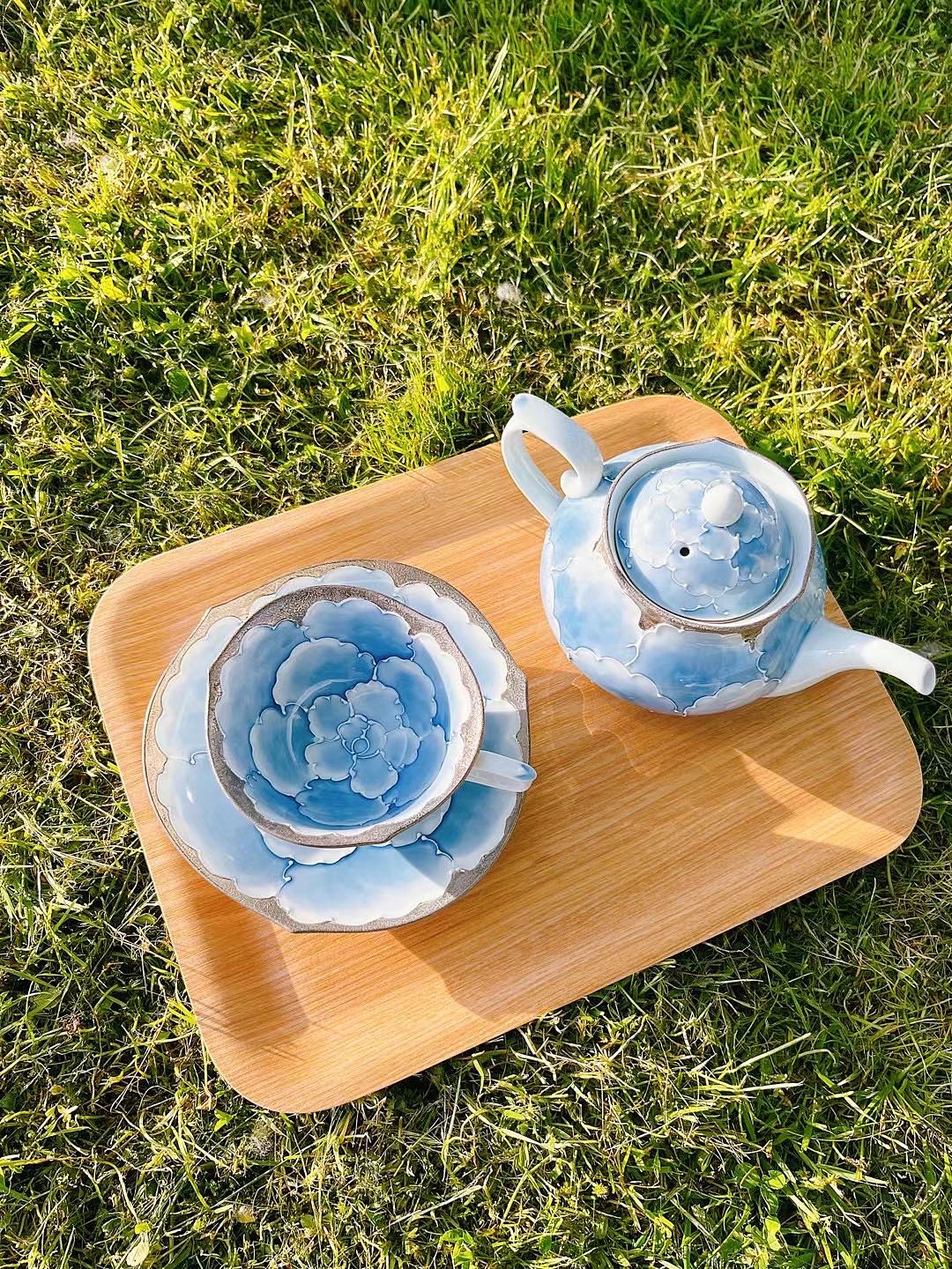 Aritayaki golden peony cups and saucers