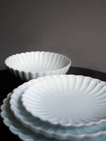 Aritayaki Chrysanthemum Plate